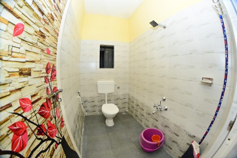 Home stay Malpe bathroom